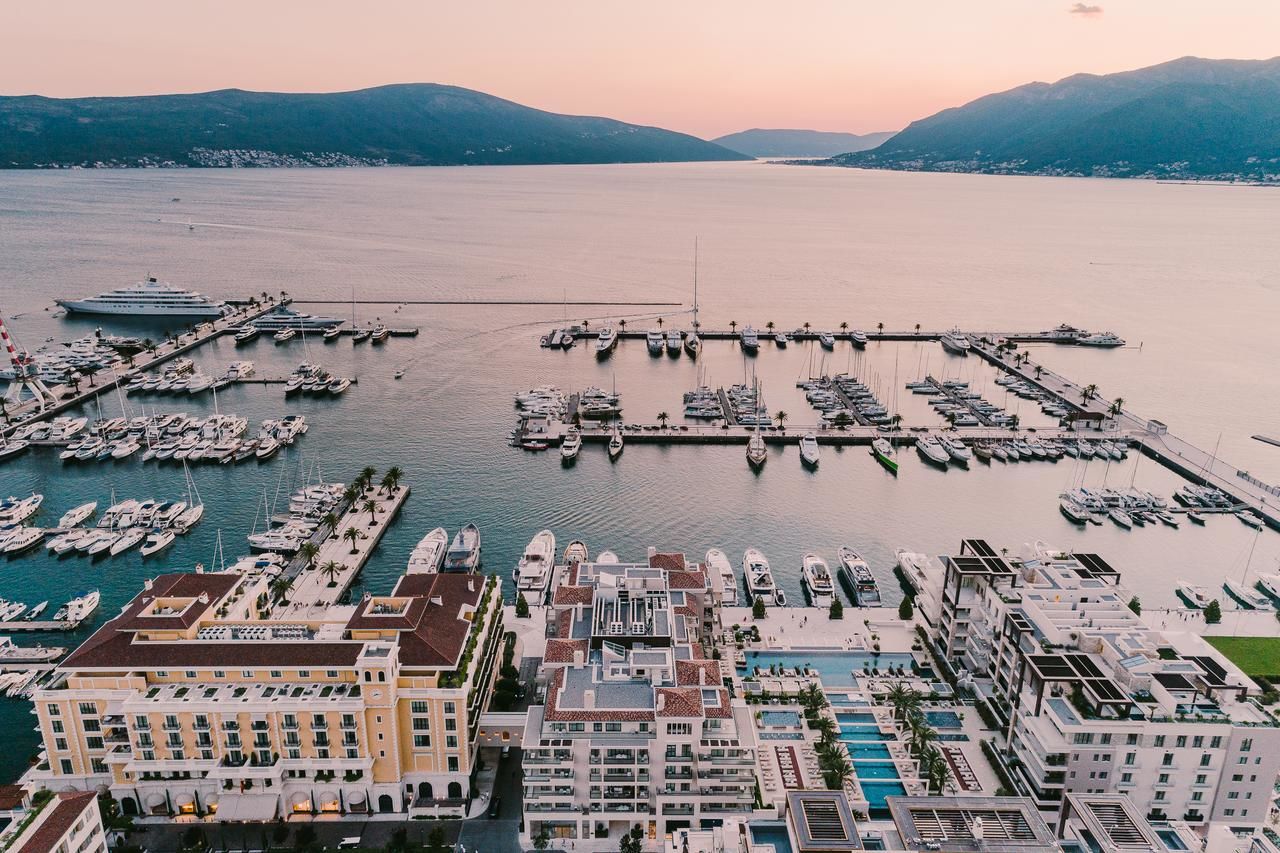 Отель Regent Porto Montenegro Тиват-5