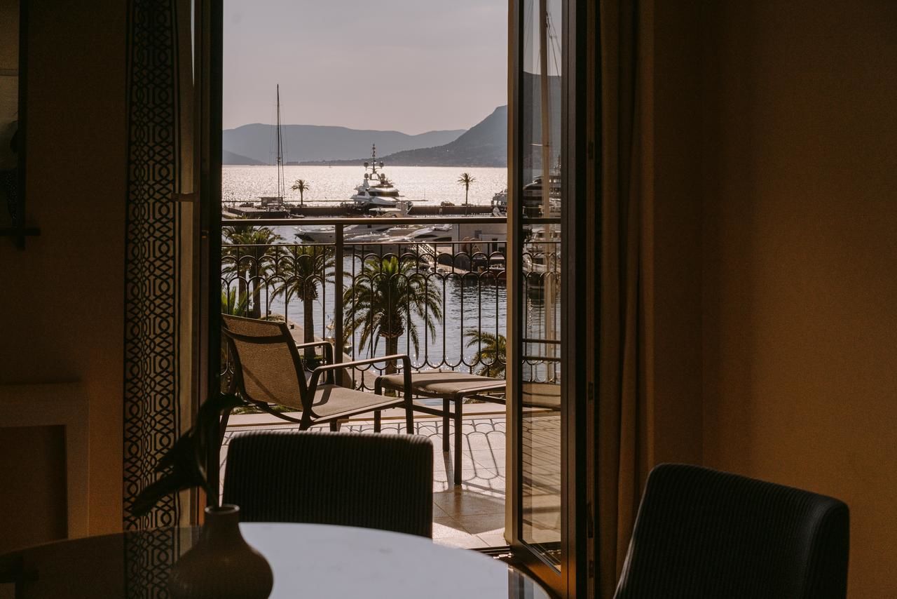 Отель Regent Porto Montenegro Тиват