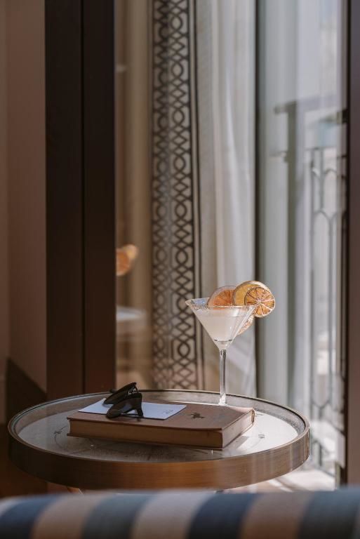 Отель Regent Porto Montenegro Тиват