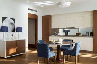 Отель Regent Porto Montenegro Тиват Люкс Venezia с 1 спальней и видом на море-3