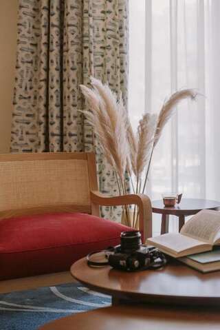 Отель Regent Porto Montenegro Тиват Полулюкс «Аква» с кроватью размера «king-size» и диваном-2