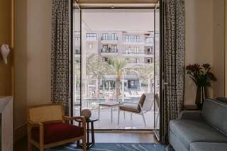 Отель Regent Porto Montenegro Тиват Полулюкс «Аква» с кроватью размера «king-size» и диваном-4